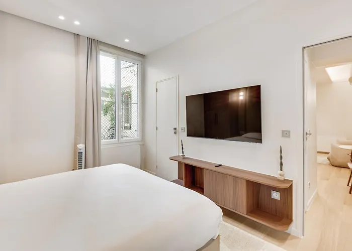 Le Confidentiel - Moulin Rouge Париж